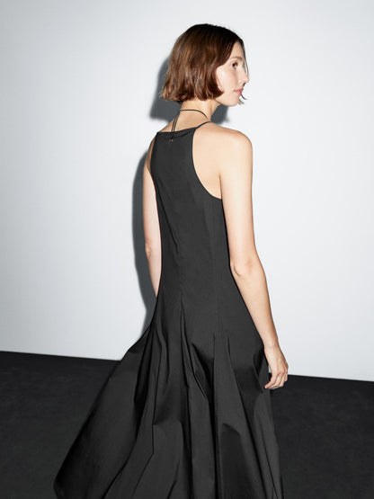 Belt made of 100% cowhide leather. Metal buckle closure.